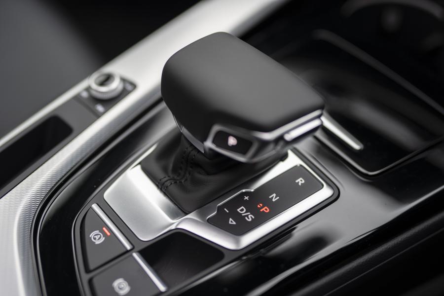 Детали интерьера Audi A4 Allroad Quattro (B9) 2019 года  (UK) (фото 15 из 40)